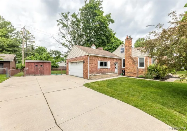 Homes for sale in Port Huron, MI | 2435 Sharon Ln, Port Huron, MI 48060 | MLS# 61001445