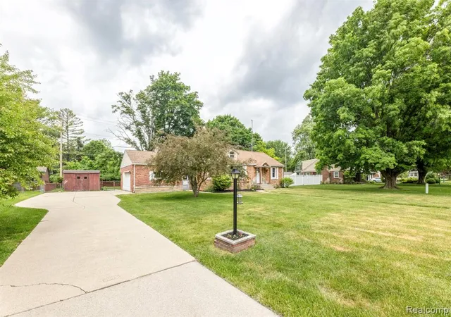 Homes for sale in Port Huron, MI | 2435 Sharon Ln, Port Huron, MI 48060 | MLS# 61001445
