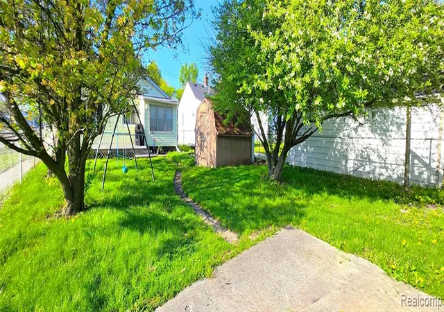 22nd image of 3521 Whitney Ave, Flint, MI 48503 | MLS# 60991351