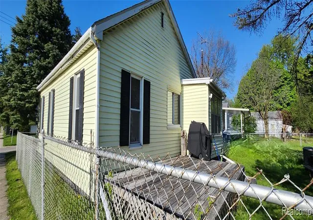 4th image of 3521 Whitney Ave, Flint, MI 48503 | MLS# 60991351