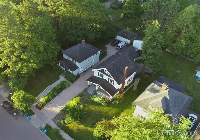 Homes for sale in Marquette, MI | 318 E Crescent St, Marquette, MI 49855 | MLS# 50213366
