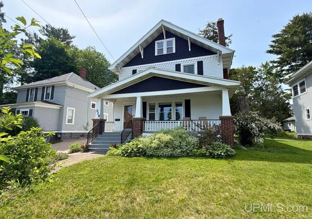 Homes for sale in Marquette, MI | 318 E Crescent St, Marquette, MI 49855 | MLS# 50213366