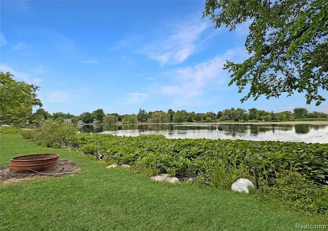 Homes for sale in Fenton, MI | 615 Senecal St, Fenton, MI 48430 | MLS# 61005839