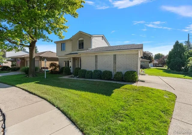 Photo 3 of Condo for sale at 46636 E Oakwood Dr #55, Macomb, MI 48044 | MLS# 61026003 | Listing updated on 2026-09-01