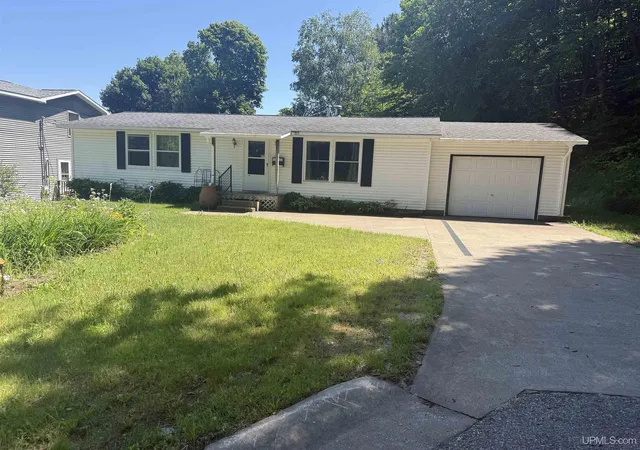 Photo 1 of Single family home for sale at 311 Chestnut St, Munising, MI 49862 | MLS# 50216540 | Listing updated on 2026-08-03