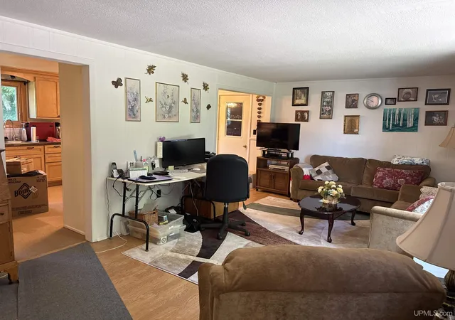 Photo 2 of Single family home for sale at 311 Chestnut St, Munising, MI 49862 | MLS# 50216540 | Listing updated on 2026-08-03