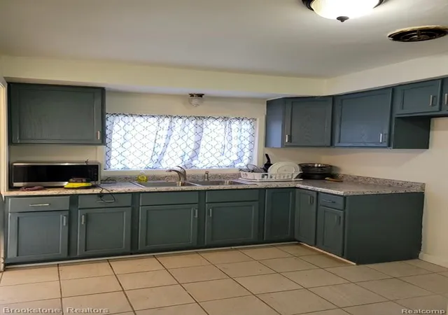 3rd image of 18458 Heyden St, Detroit, MI 48219 3455 | MLS# 60963738