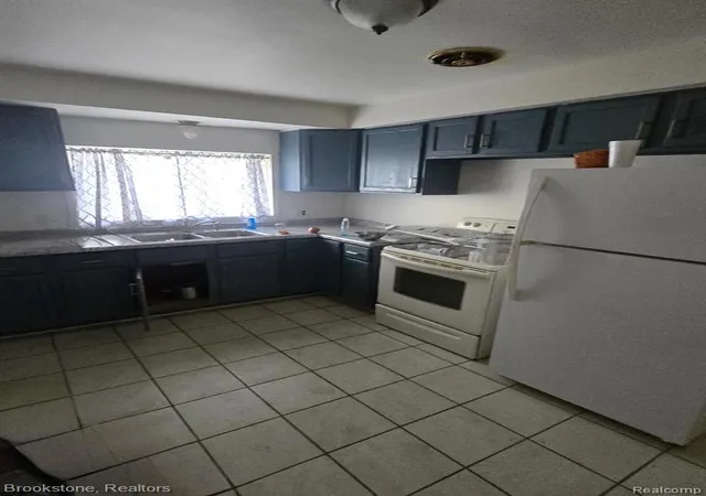 4th image of 18458 Heyden St, Detroit, MI 48219 3455 | MLS# 60963738