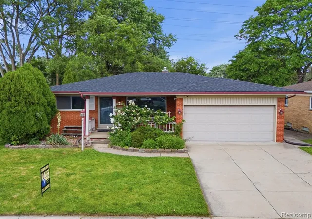3rd image of 26826 Palomino Ave, Warren, MI 48089 4644 | MLS# 61004794