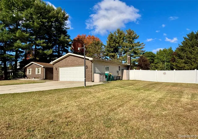3rd image of 4608 Huntington Dr, Port Huron, MI 48060 | MLS# 60952371