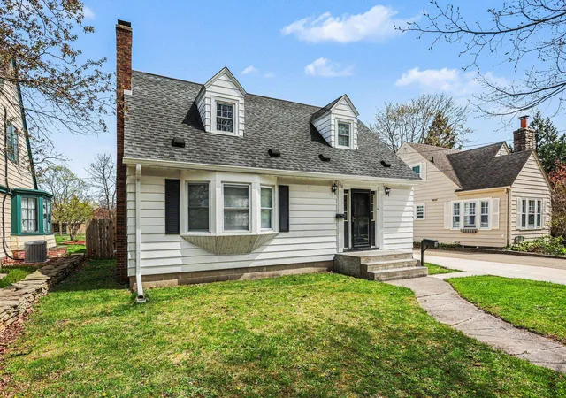Photo 2 of Single family home for sale at 310 Green Ave, Bay City, MI 48708 | MLS# 50205687 | Listing updated on 2026-08-28
