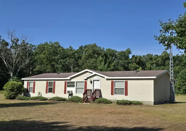 Photo 1 of Single family home for sale at 6809 N Centerline Rd, White Cloud, MI 49349 | MLS# 70552416 | Listing updated on 2026-09-07