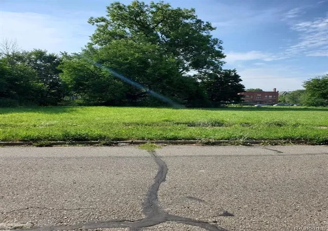 Photo 1 of Land for sale at 302 Mount Vernon Ave, Grosse Pointe Farms, MI 48236 | MLS# 40090273 | Listing updated on 2026-10-31