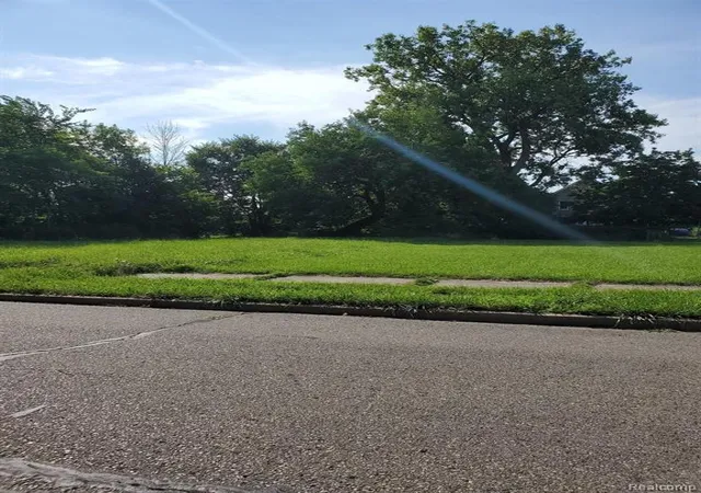 Photo 2 of Land for sale at 302 Mount Vernon Ave, Grosse Pointe Farms, MI 48236 | MLS# 40090273 | Listing updated on 2026-10-31