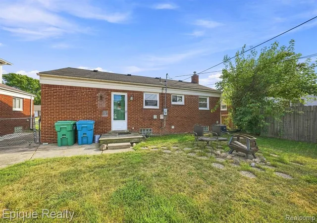 22nd image of 32980 Rosslyn Ave, Garden City, MI 48135 1064 | MLS# 61023693