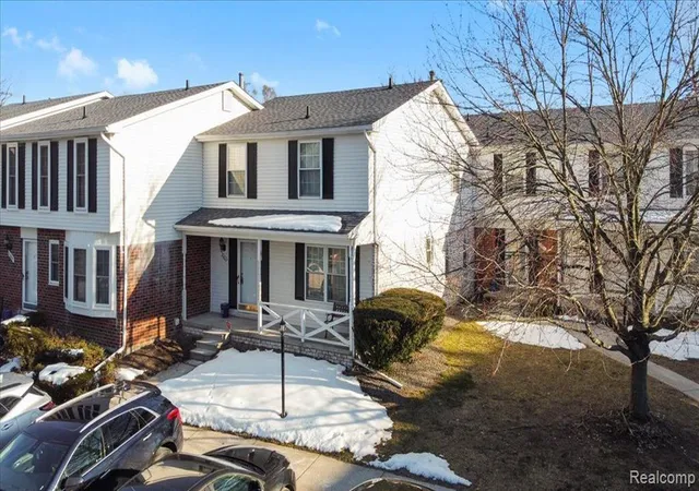 Photo 1 of Sale Pending at 21807 Hidden Rivers Dr, Southfield, MI 48075 | MLS# 60197542 | Listing updated on 2025-06-20