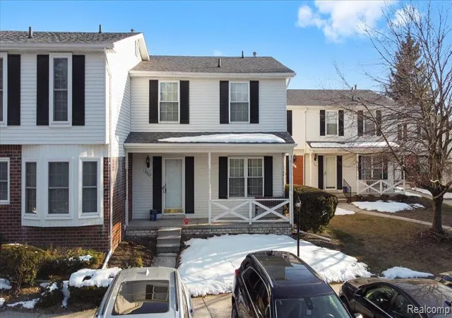 Photo 2 of Sale Pending at 21807 Hidden Rivers Dr, Southfield, MI 48075 | MLS# 60197542 | Listing updated on 2025-06-20