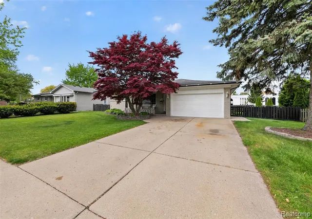 Photo 3 of Single family home for sale at 38031 Charwood Dr, Sterling Heights, MI 48312 | MLS# 60995550 | Listing updated on 2026-07-07