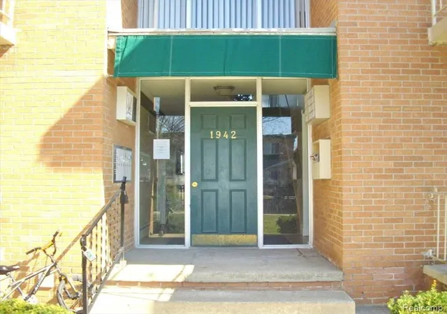 NaN image of 1942 Axtell Dr #3, Troy, MI 48084 | MLS# 20541827