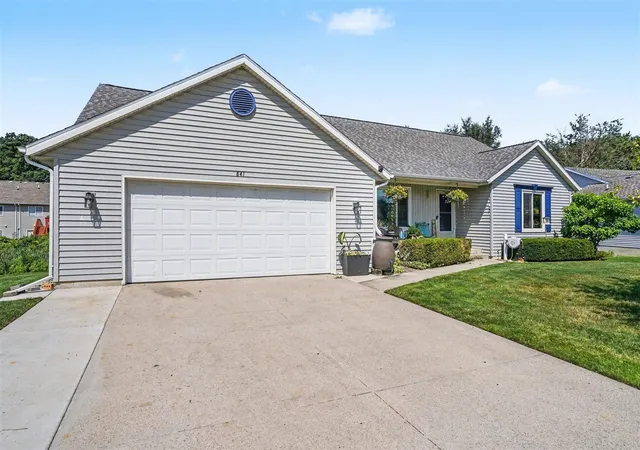 Homes for sale in Coopersville, MI | 641 Ridgefield Dr, Coopersville, MI 49404 | MLS# 70544103