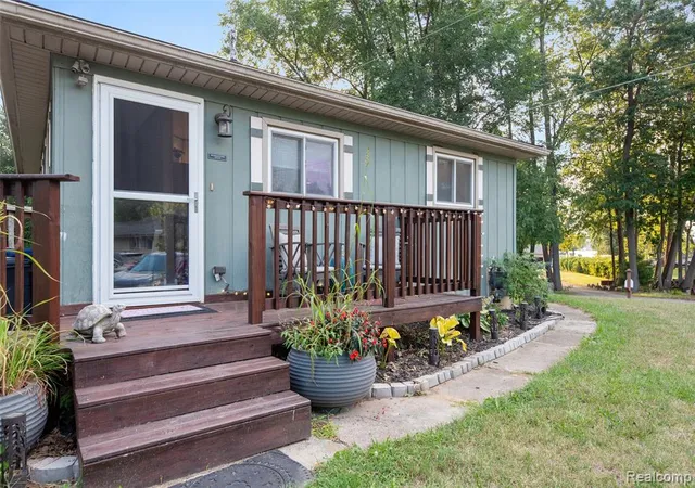 Photo 2 of Sale Pending at 9303 Beechcrest St, White Lake, MI 48386 3207 | MLS# 61025720 | Listing updated on 2026-08-31
