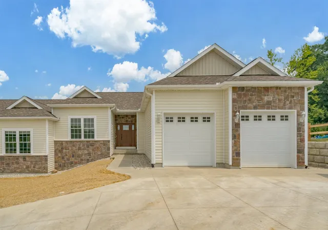 1st image of 205 Ridgeview Dr, Battle Creek, MI 49015 | MLS# 70518228