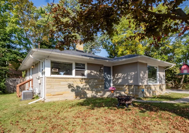 2nd image of 1128 California Ave, Kalamazoo, MI 49006 | MLS# 70494535
