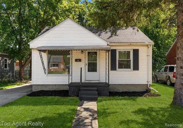 Photo 2 of Single family home for sale at 24460 Phlox Ave, Eastpointe, MI 48021 1113 | MLS# 61025289 | Listing updated on 2026-09-16