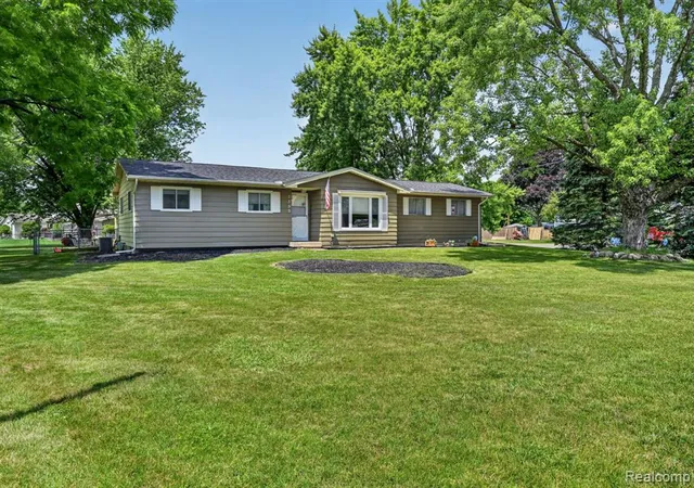 Homes for sale in Flushing, MI | 5355 N Seymour Rd, Flushing, MI 48433 | MLS# 61006790