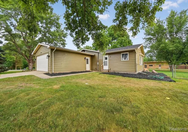 Homes for sale in Flushing, MI | 5355 N Seymour Rd, Flushing, MI 48433 | MLS# 61006790