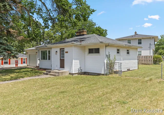 Homes for sale in Wyoming, MI | 2530 De Hoop Ave, Wyoming, MI 49509 | MLS# 70543073