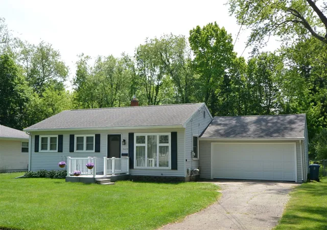 Homes for sale in Kalamazoo, MI | 3613 Ottawa Ave, Kalamazoo, MI 49006 | MLS# 70535137