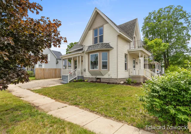 Homes for sale in Belding, MI | 404 S Bridge St, Belding, MI 48809 | MLS# 70538236