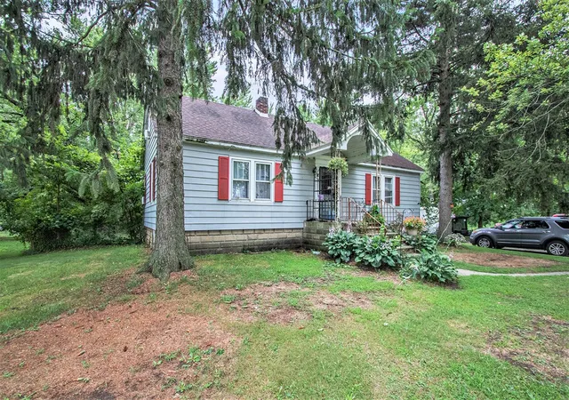 3rd image of 7079 Us-12, Three Oaks, MI 49128 | MLS# 70489832