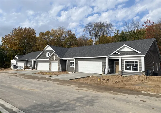 2nd image of 2837 W Cobblestone Ct #16, Grand Rapids, MI 49512 | MLS# 70515295