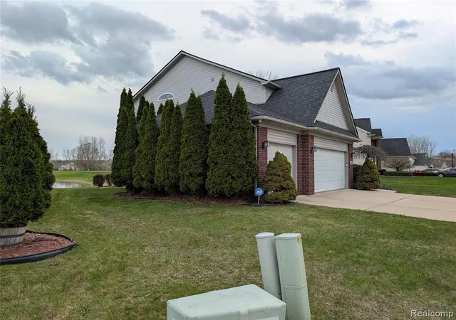2nd image of 33445 Bay Hill Dr, Romulus, MI 48174 | MLS# 60983196