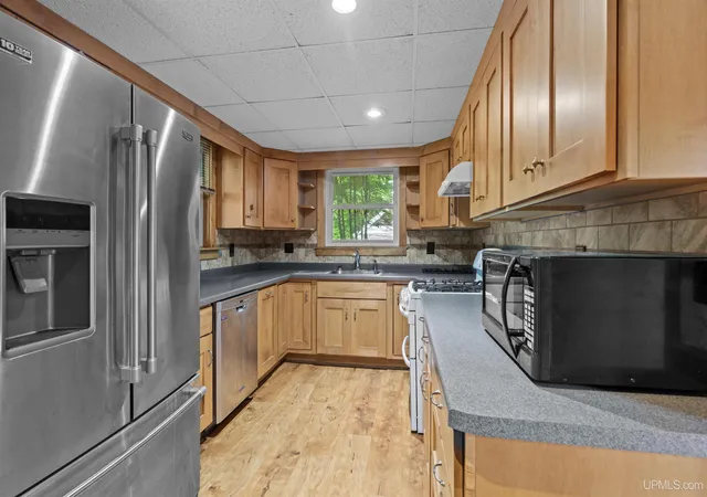 Photo 2 of Single family home for sale at 801 W Calverley Ave, Houghton, MI 49931 | MLS# 50217524 | Listing updated on 2026-08-18