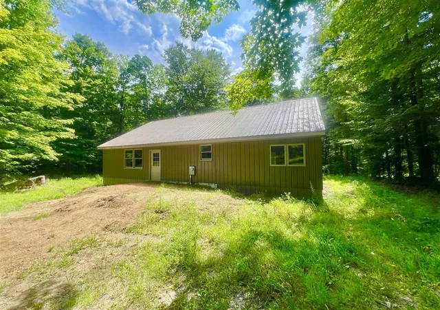Photo 3 of Single family home for sale at 2201 S Sand Lake Rd, Hillsdale, MI 49242 | MLS# 70490911 | Listing updated on 2026-07-29