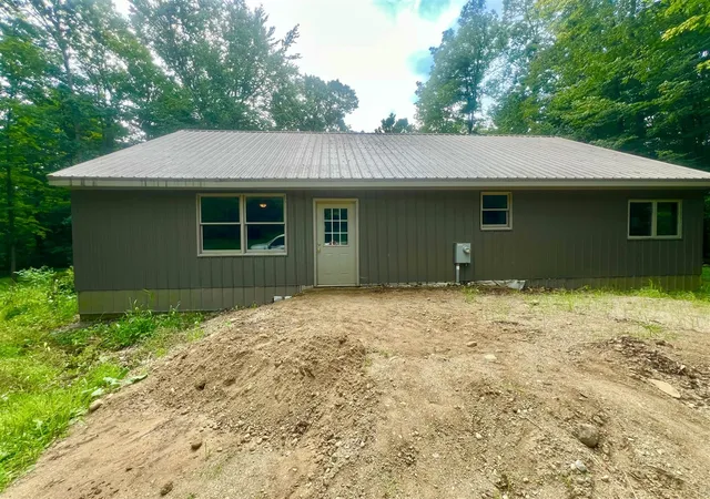 Photo 4 of Single family home for sale at 2201 S Sand Lake Rd, Hillsdale, MI 49242 | MLS# 70490911 | Listing updated on 2026-07-29