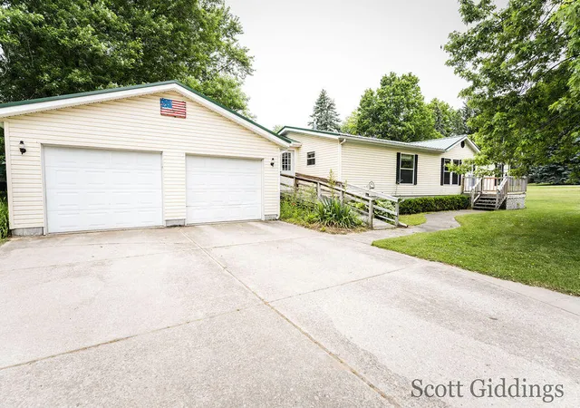 Homes for sale in Stanton, MI | 206 E 1st St, Stanton, MI 48888 | MLS# 70542457