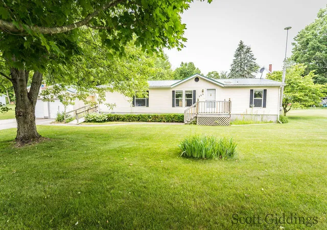 Homes for sale in Stanton, MI | 206 E 1st St, Stanton, MI 48888 | MLS# 70542457