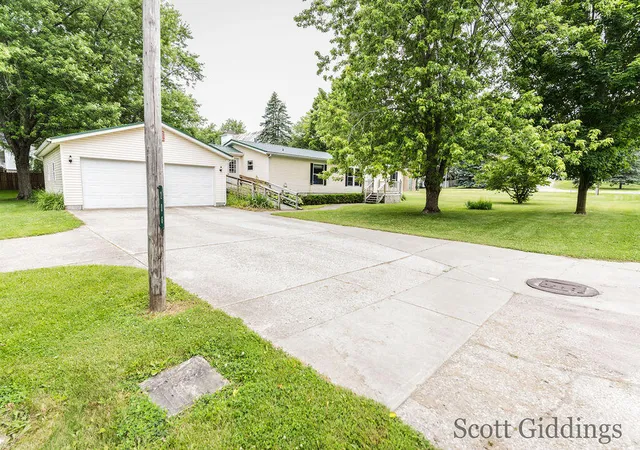Homes for sale in Stanton, MI | 206 E 1St St, Stanton, MI 48888 | MLS# 70542457