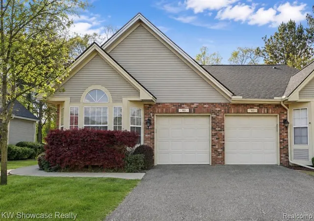 Homes for sale in Fenton, MI | 1021 Willowood Court Court, Fenton, MI 48430 | MLS# 61007412