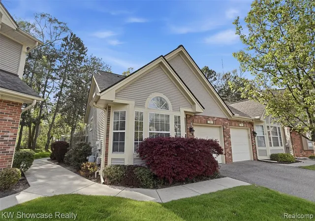 Homes for sale in Fenton, MI | 1021 Willowood Court Court, Fenton, MI 48430 | MLS# 61007412