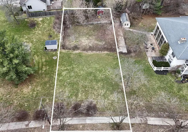 1st image of 1217 El Camino Dr, Grand Rapids, MI 49504 | MLS# 70521515