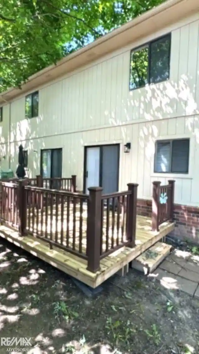 Listing Photo 2 - Condo for sale in 40869 Highpointe Dr located at 40869 Highpointe Dr, Clinton, MI 48038 - Unit #38