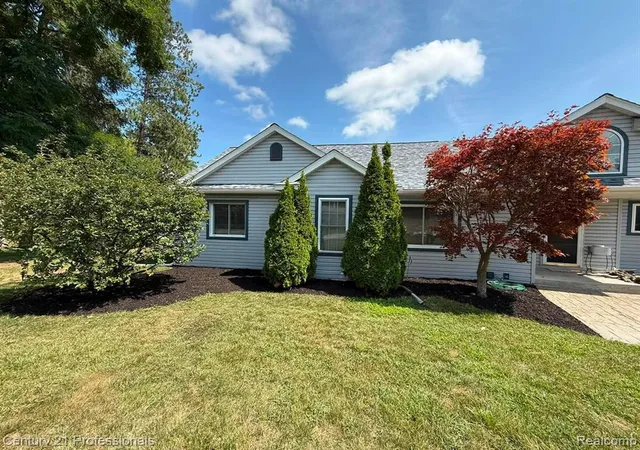 Photo 3 of Single family home for sale at 3251 Mann Rd, Clarkston, MI 48346 4030 | MLS# 61024956 | Listing updated on 2026-09-13