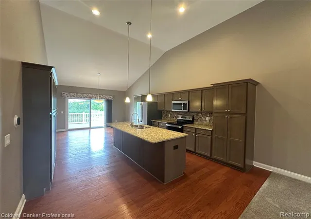 Listing Photo 5 - Condo for sale in building located at 1387 Lincoln St, Lapeer, MI 48446