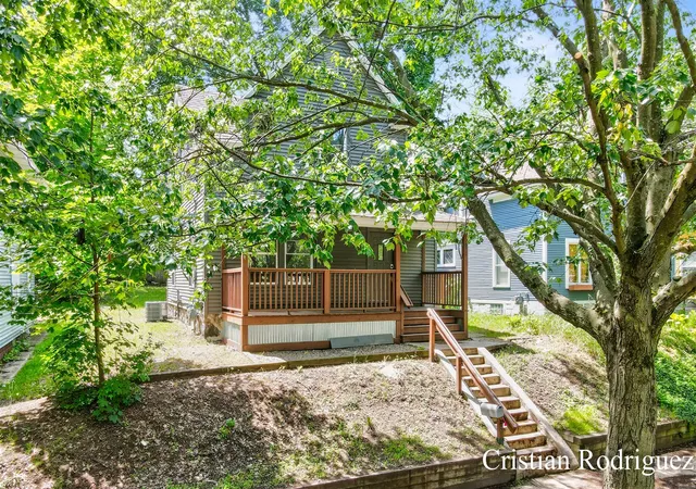 Photo 2 of Single family home for sale at 958 Dunham St, Grand Rapids, MI 49506 | MLS# 70550003 | Listing updated on 2026-08-11