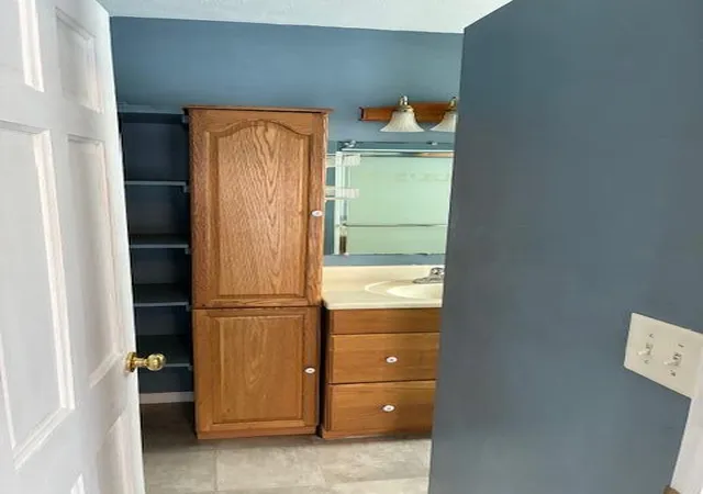 Photo 4 of Sale Pending at 912 Den Hertog St, Wyoming, MI 49509 | MLS# 70513462 | Listing updated on 2026-02-04